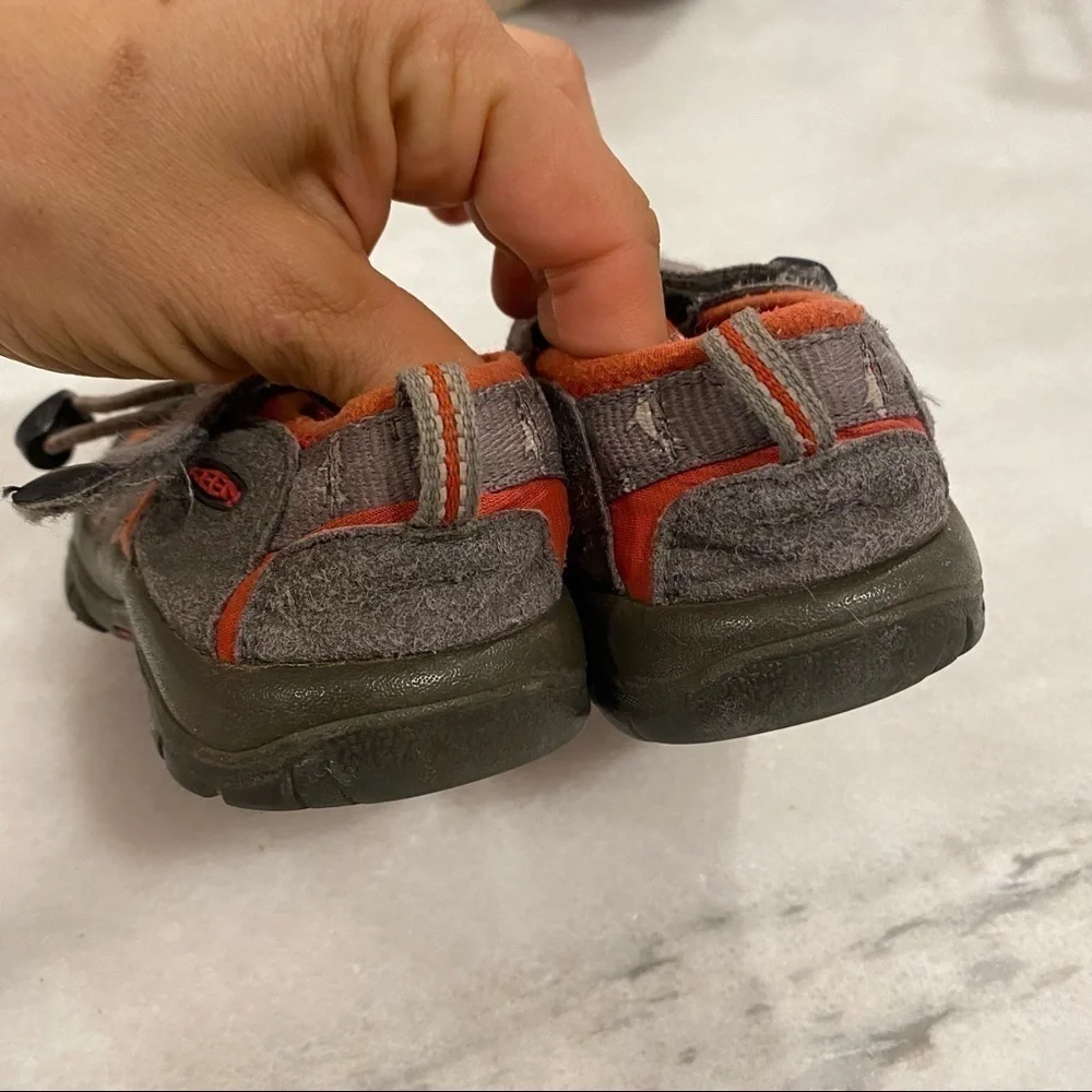 Keen Newport boys aandals Gray Shark Red 10